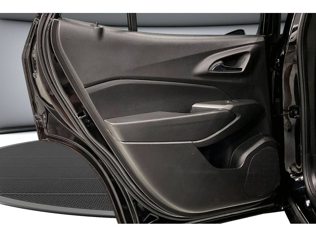 Used 2025 Chevrolet Trax LT FWD image 35