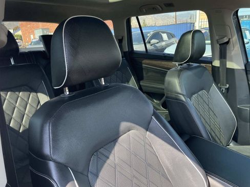 Certified 2025 Volkswagen Atlas SEL Premium R-Line AWD/4WD image 30