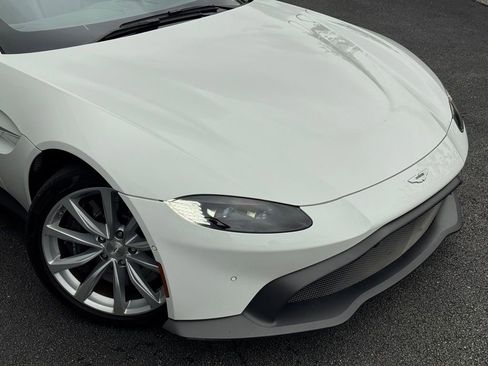 Used 2023 Aston Martin V8 Vantage Roadster image 31