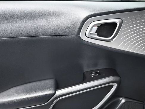 Used 2023 Kia Soul LX FWD image 11