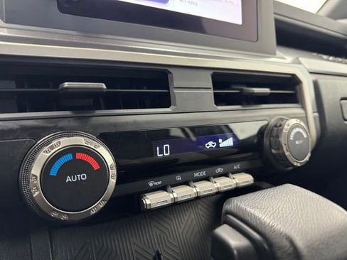 Used 2025 Toyota Tacoma TRD Sport AWD/4WD image 42