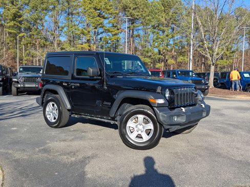 Used 2023 Jeep Wrangler Sport S image 3