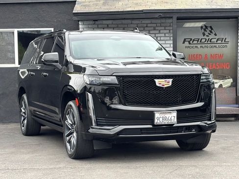 Used 2022 Cadillac Escalade ESV Sport Platinum w/ Heavy-Duty Trailer Package AWD/4WD image 6