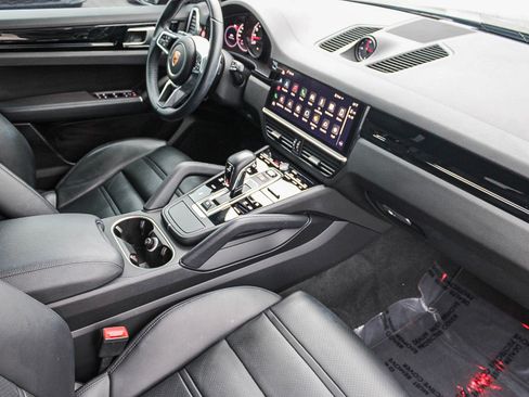 Used 2022 Porsche Cayenne image 17