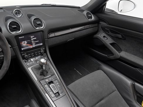 Used 2020 Porsche 718 Boxster Spyder RWD image 26