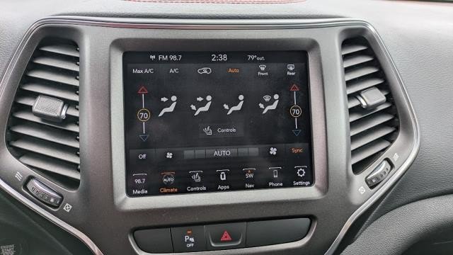 Used 2021 Jeep Cherokee Trailhawk AWD/4WD image 13