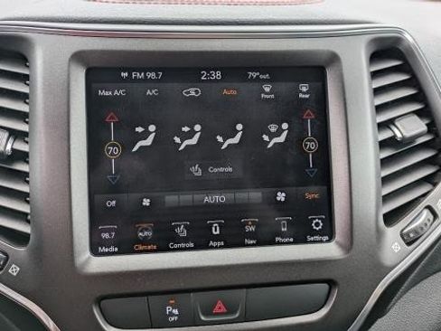 Used 2021 Jeep Cherokee Trailhawk AWD/4WD image 13
