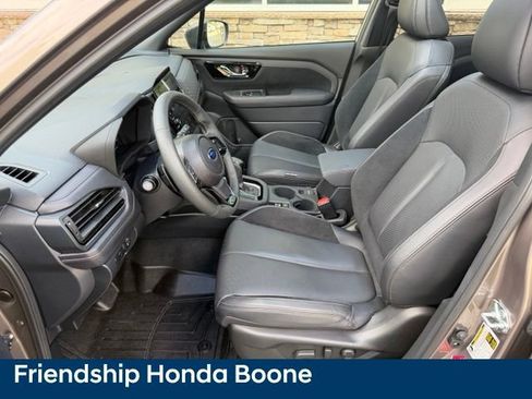Used 2025 Subaru Forester Touring AWD/4WD image 17