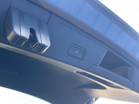 Used 2025 Volkswagen Atlas Cross Sport SE image 24