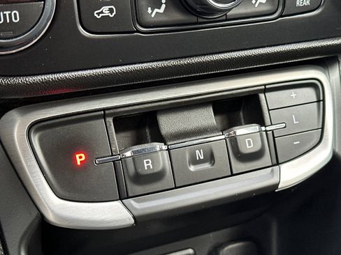 Used 2024 GMC Terrain SLT image 28