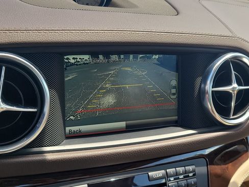 Used 2014 Mercedes-Benz SL 550 image 17