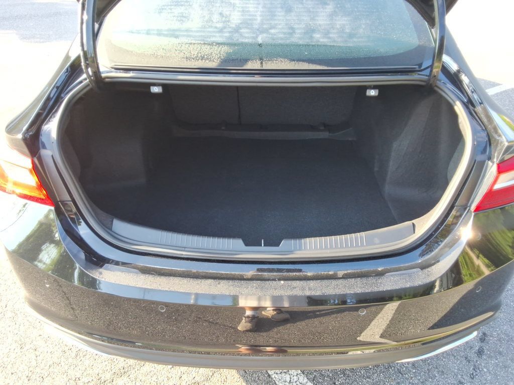Certified 2025 Chevrolet Malibu RS FWD image 16