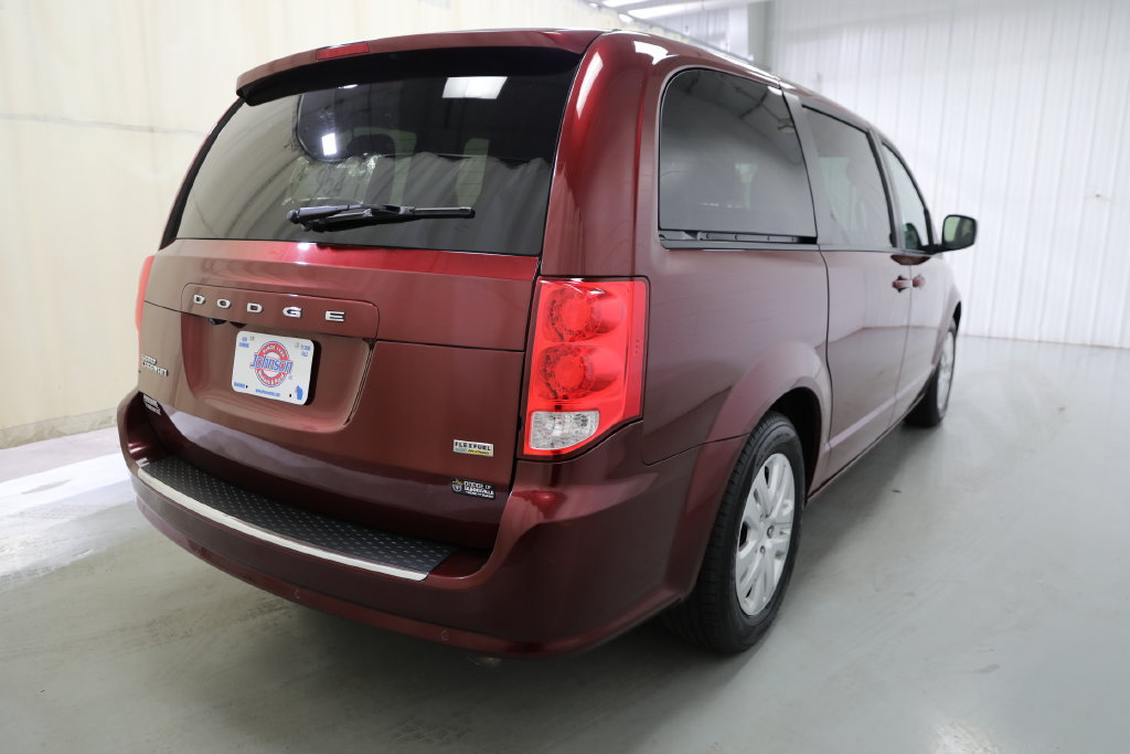 Used 2018 Dodge Grand Caravan SE w/ Rear Park Assist Package FWD image 7