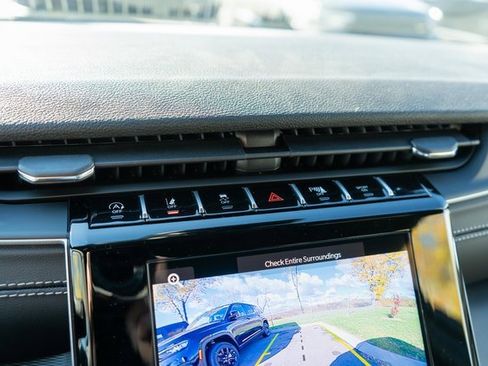 New 2025 Jeep Grand Cherokee Altitude image 21