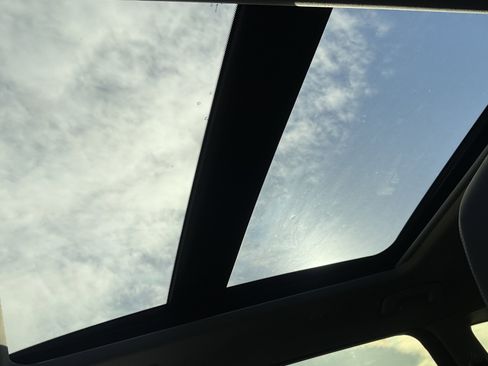 Used 2025 Nissan Rogue Platinum image 13