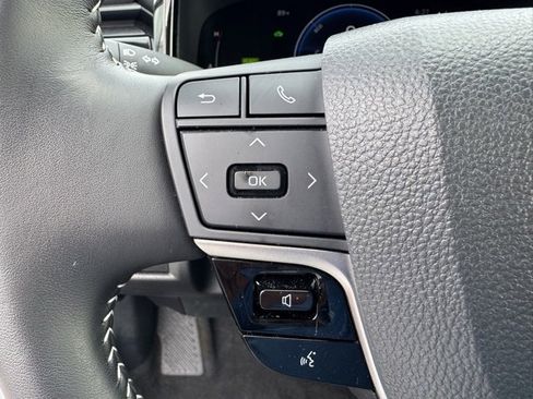 Used 2025 Toyota Camry SE image 14