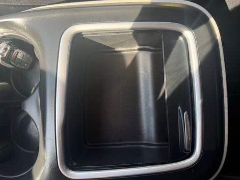 Used 2024 Chrysler Pacifica Touring-L FWD image 40