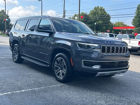 Used 2024 Jeep Wagoneer L Series II image 4