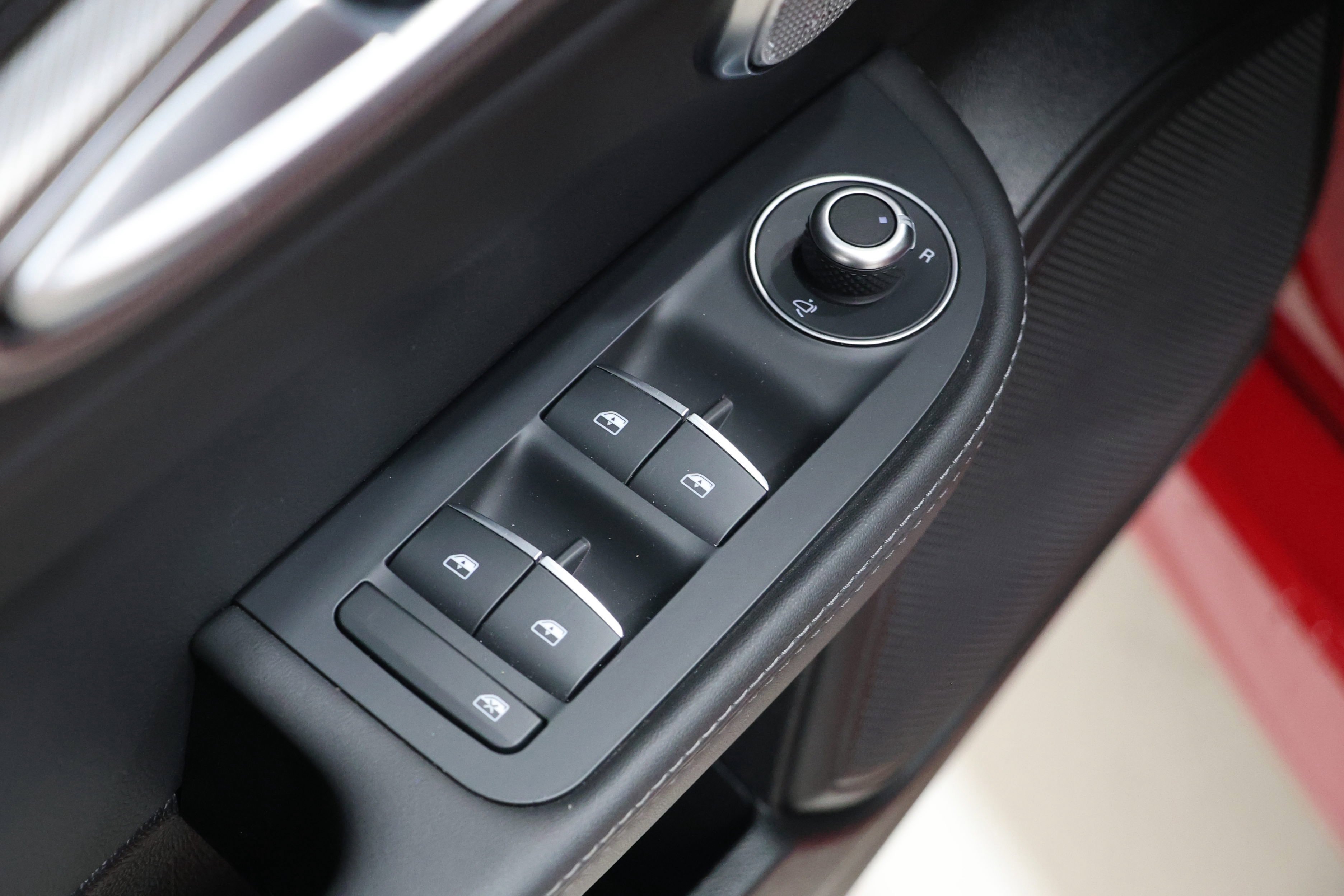 Certified 2024 Alfa Romeo Giulia Veloce AWD/4WD image 18