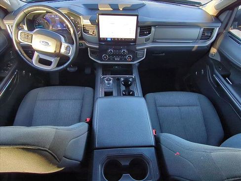 Used 2022 Ford Expedition XLT image 17