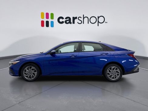 Used 2024 Hyundai Elantra SEL image 2