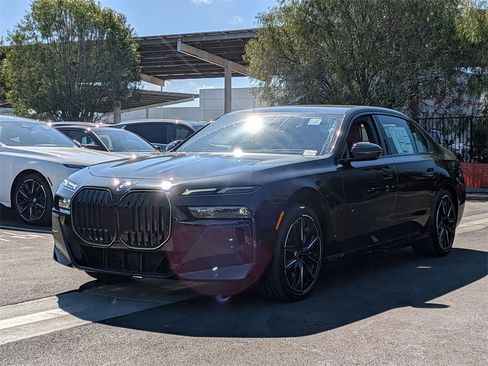 New 2025 BMW 740i 740i image 2