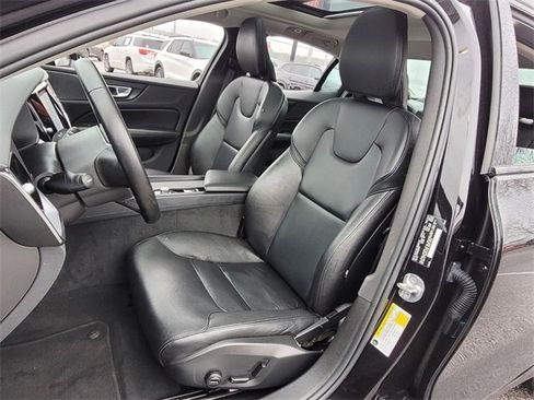 Used 2024 Volvo S60 B5 Core image 8