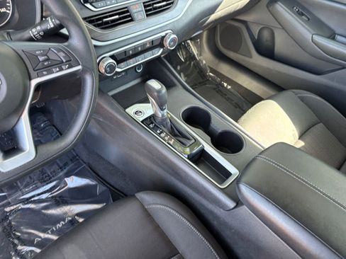Used 2025 Nissan Altima 2.5 SV FWD image 42