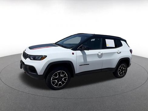 Used 2025 Jeep Compass Trailhawk AWD/4WD image 8