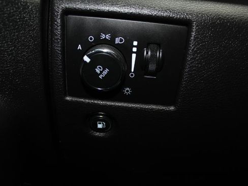 Used 2018 Jeep Grand Cherokee Limited image 29