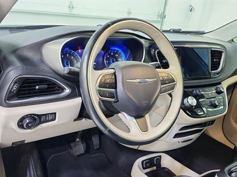 Used 2019 Chrysler Pacifica Limited FWD image 20