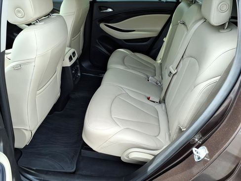 Used 2020 Buick Envision Essence FWD image 12