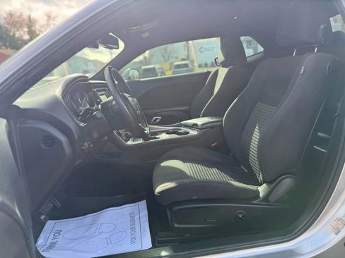 Used 2016 Dodge Challenger SXT image 11