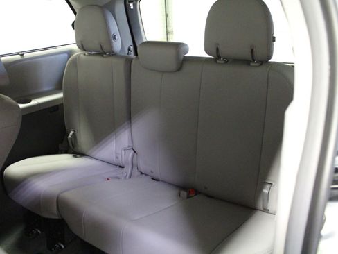 Used 2019 Toyota Sienna XLE image 23