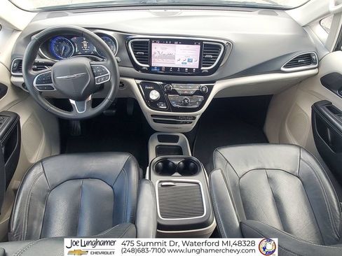 Used 2022 Chrysler Pacifica Touring-L FWD image 20