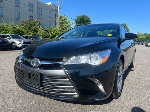 Used 2017 Toyota Camry LE FWD image 26
