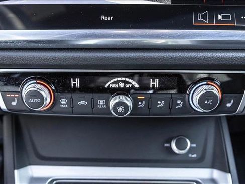 Used 2025 Audi Q3 2.0T Premium image 18