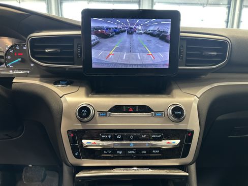 Used 2023 Ford Explorer XLT w/ Equipment Group 202A image 3