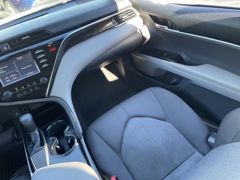 Used 2018 Toyota Camry LE image 14