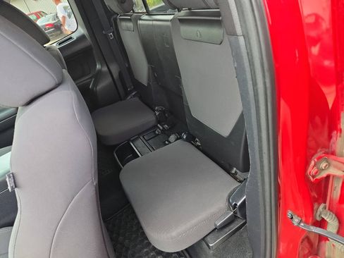 Used 2017 Toyota Tacoma SR5 AWD/4WD image 22