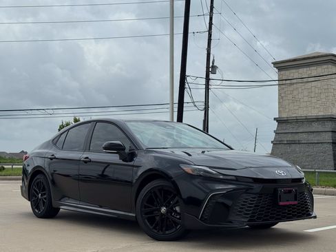New 2026 Toyota Camry SE FWD image 3