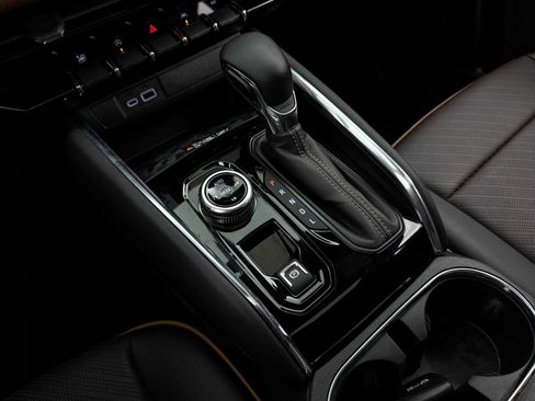 Used 2024 GMC Canyon AT4 w/ LPO, Off Road Lift Package image 30