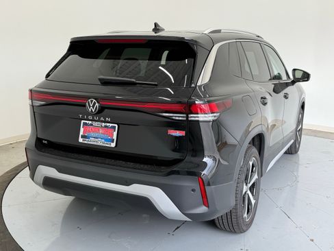 New 2025 Volkswagen Tiguan SE image 4