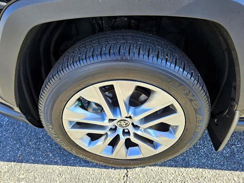 Used 2024 Toyota RAV4 XLE Premium image 21