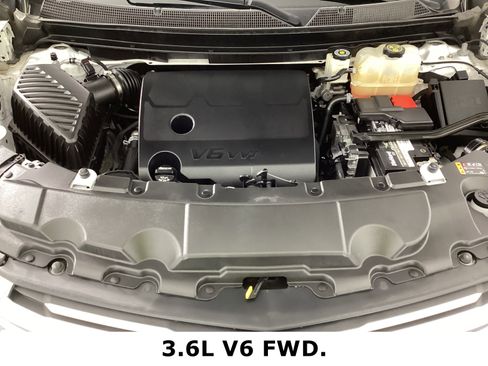 Used 2022 Chevrolet Traverse LT image 11