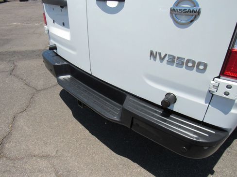 Used 2017 Nissan NV 3500 SV RWD image 13