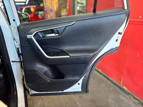 Used 2019 Toyota RAV4 Limited w/ Advanced Technology Package AWD/4WD image 15