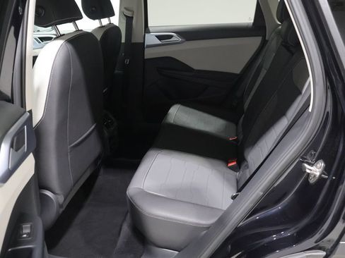 Used 2025 Volkswagen Taos SE AWD/4WD image 18