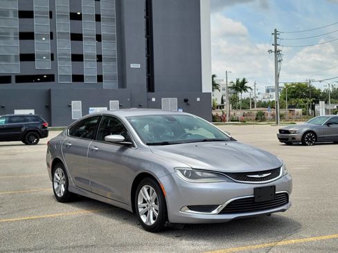 Used 2015 Chrysler 200 Limited FWD image 4
