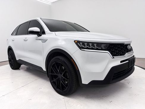 Used 2021 Kia Sorento LX image 9